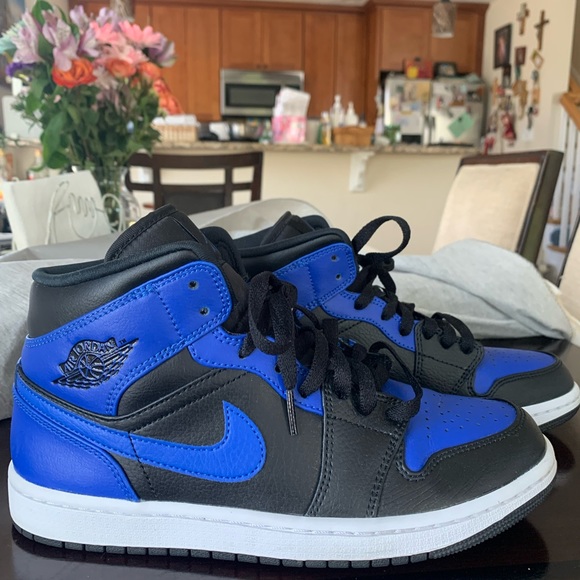 Jordan 1 Mid Hyper Royal Tumbled Leather - Picture 1 of 13